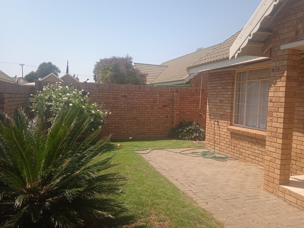 2 Bedroom Property for Sale in Heuwelsig Free State